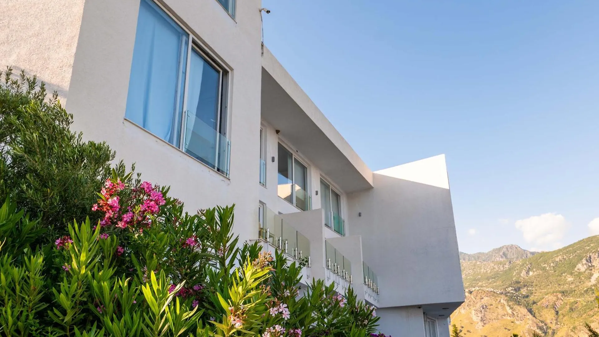 Stone Beach Residence - Adults Only Resort Qeparo